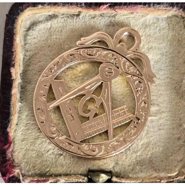 Davis 9ct Rose Gold Masonic Fob Pendant by William Oakley, 1908 For Sale - Image 18 of 18