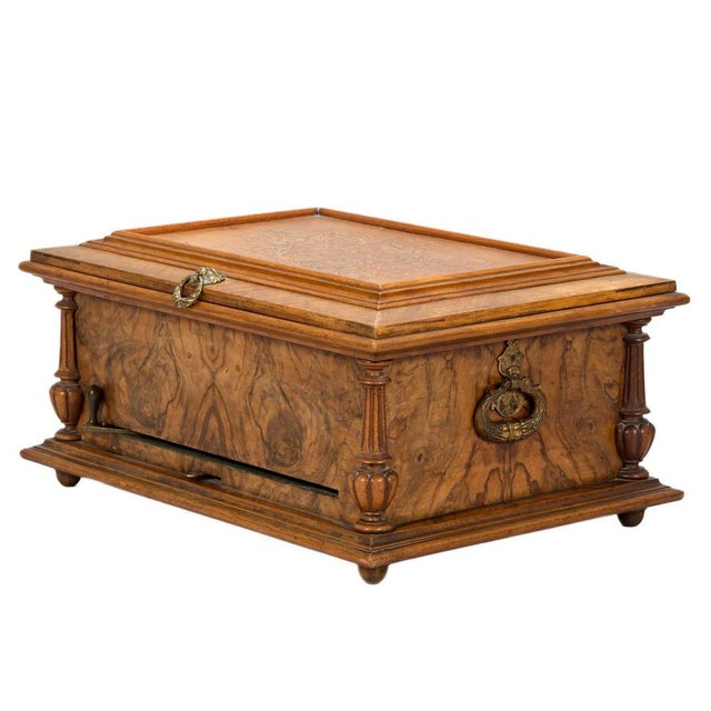 Disk music box, 19th century, in a wooden case, with singing birds - marquetry in the frame panel, corner balusters and...