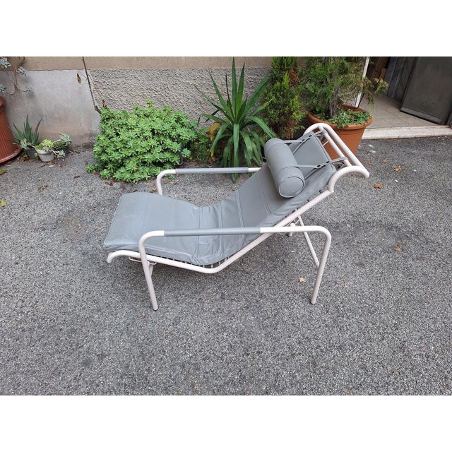 Genni Model Chaise Longue in White Frame and Grey Leather by Gabriele Mucchi for Zanotta, 1990s For Sale - Image 17 of 18