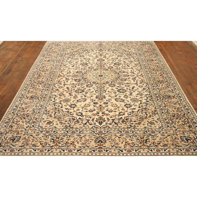 Middle Eastern Rug in Wool For Sale - Image 6 of 10