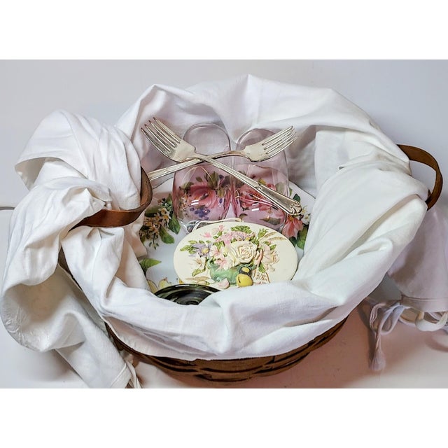 This is the sweetest gift basket you're ever likely to find for a birdwatcher. Added to a card table and two chairs - not...