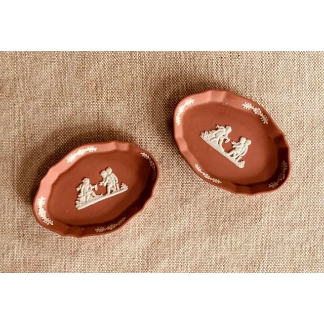 Rare 1930s Wedgwood Jasperware Salt Cellars With Putti - Neoclassical Pair For Sale - Image 16 of 18