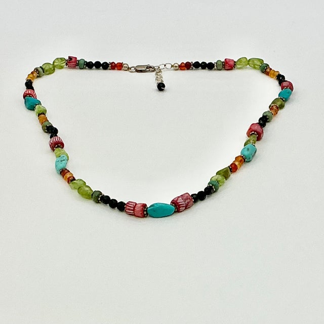 Metal 1980s Vintage Southwestern Navajo Boho Chic Turquoise & Glass Beaded Necklace, 18” For Sale - Image 7 of 9