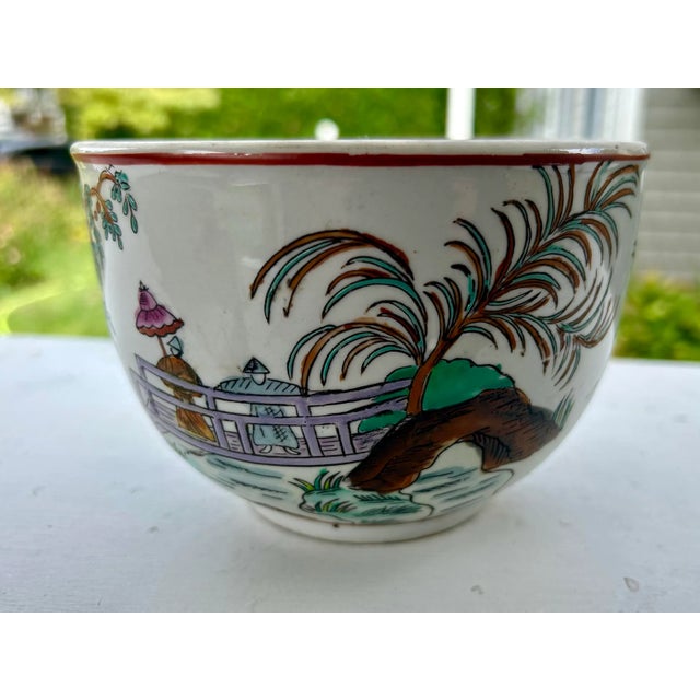 Chinoiserie Chinese Lidded Bowl With Foo Dog Knob For Sale - Image 3 of 10