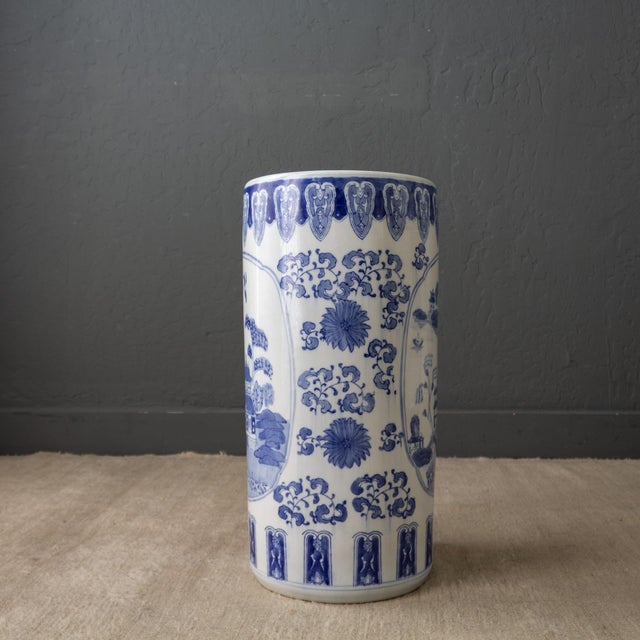 Blue Willow Chinoiserie Ceramic Umbrella Stand For Sale - Image 12 of 16