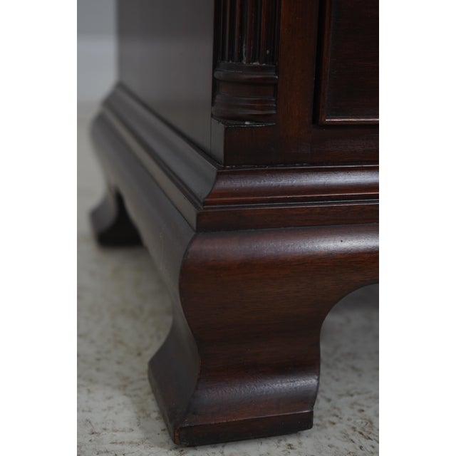 Brown Pair Henkel Harris Model 116 Mahogany Nightstands For Sale - Image 8 of 17