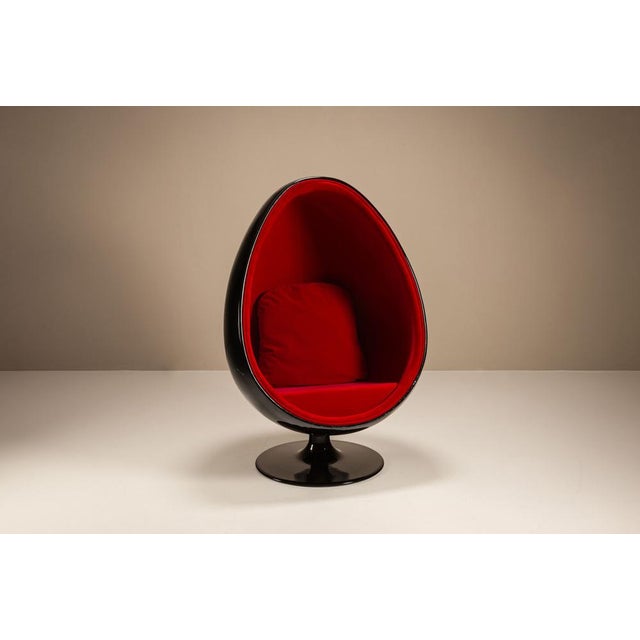 Eero Aarnio Egg Pod Chair in Black and Red by Eero Aarnio, 1960s For Sale - Image 4 of 17