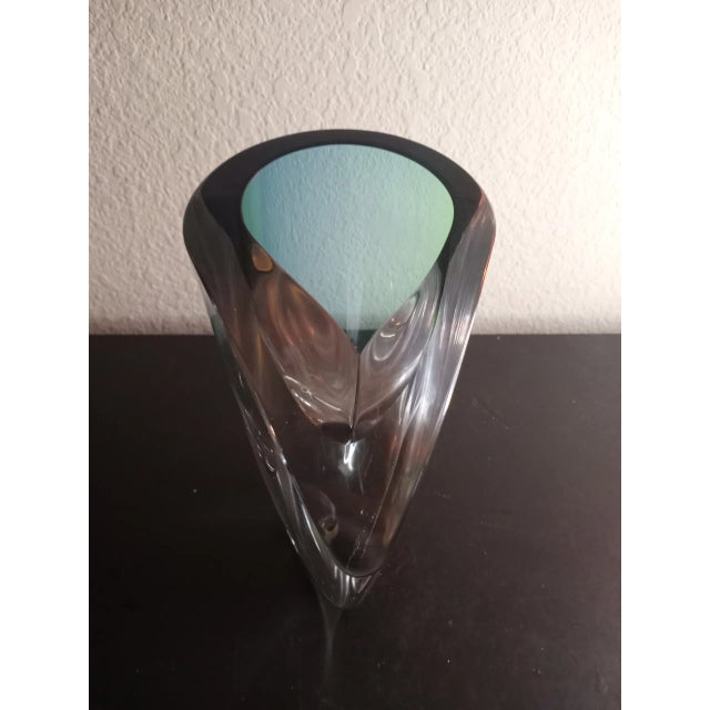 Kosta Boda 1980s Signed Goran Warff Kosta Boda Green/Blue Sommerso Mirage Vase For Sale - Image 4 of 9