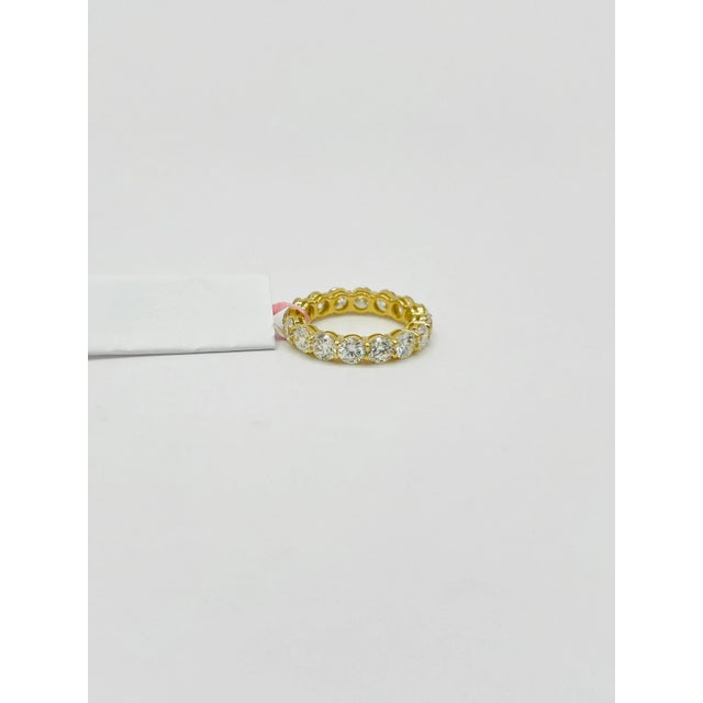 2020s Gia Round Diamond Eternity Band Ring in 18k Yellow Gold Size 7 For Sale - Image 5 of 8