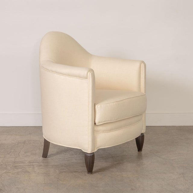 1930s French Club Chair in Linen For Sale In Los Angeles - Image 6 of 14