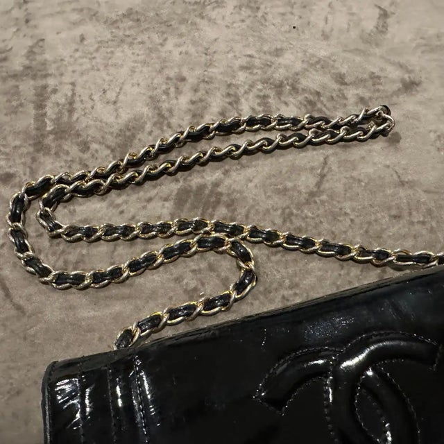 A 21st Century Chanel Black Glossy Patent Leather Crossbody Bag For Sale - Image 12 of 12