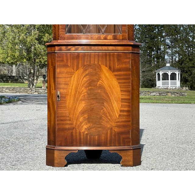 English Vintage George III Style Mahogany Corner Cabinet For Sale - Image 3 of 12