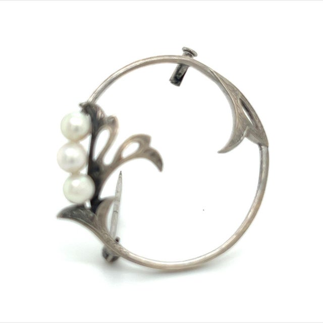 Mikimoto Estate Akoya Pearl Brooch Pin Sterling Silver 4.65 mm M280 This elegant Authentic Mikimoto Estate sterling silver...