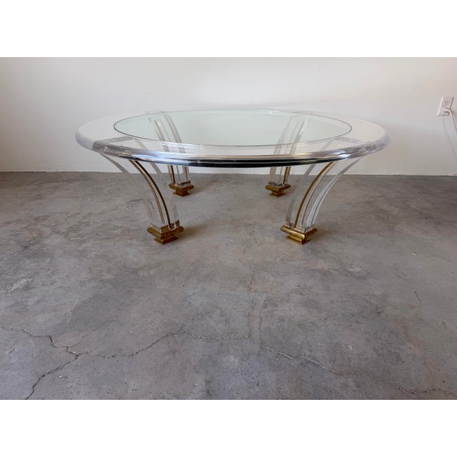 Glamorous Vintage Jeffrey Bigelow Style Lucite & Brass Sculptural Round Coffee Table With Glass Insert For Sale In Miami - Image 6 of 12