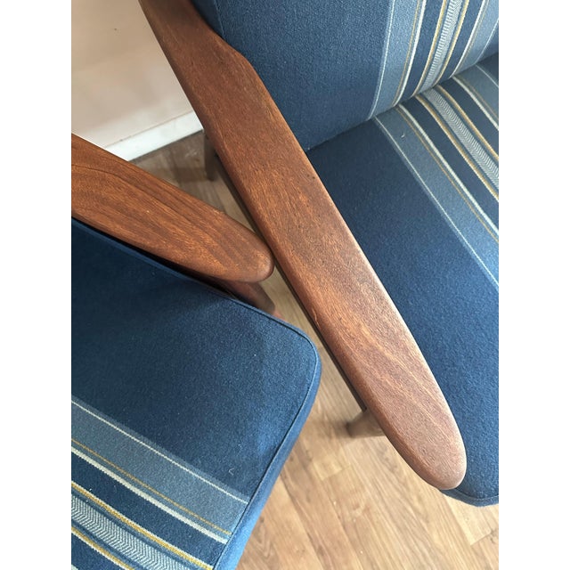 Mid-Century Modern Pair of Danish Modern Teak Lounge Chairs in the Style of Hans Wegner, Denmark, Circa 1960s For Sale - Image 3 of 6