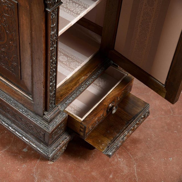 Carved Walnut Bedside Table with Foldaway Kneeler from Giuseppe Sellerio Milano, Late 19th Century For Sale - Image 5 of 18