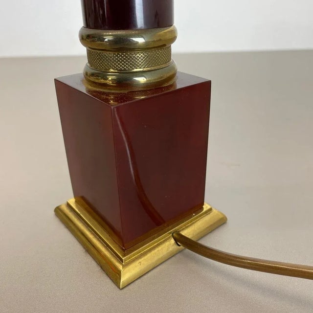 Modernist Italian Red Catalina and Brass Tube Table Light, 1960s For Sale - Image 9 of 18