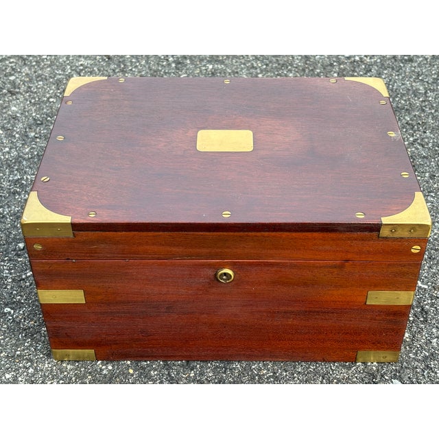 Late 19th C. Mahogany & Brass Bound / Screw Humidor - Large Size, Beautiful Detailing For Sale - Image 4 of 10