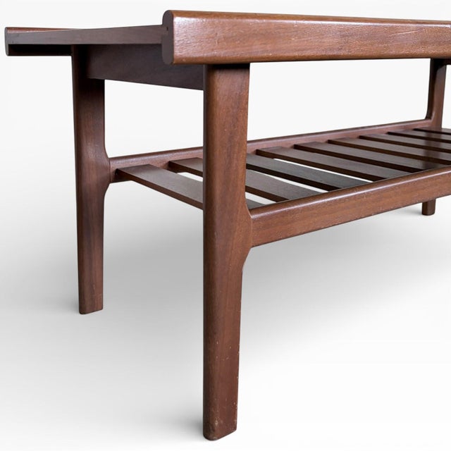 1960s Mid-Century Modern Surfboard Walnut and Teak Coffee Table, 1960s For Sale - Image 5 of 7
