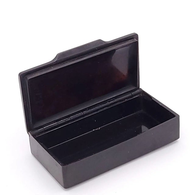 Paper French Papier-Mâché Snuff Box Inlaid With Gold, Circa 1840 For Sale - Image 7 of 10