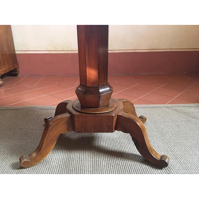 18th Century Regency Walnut Briar Root Oval Side Table, Italy, 1750 For Sale - Image 6 of 17