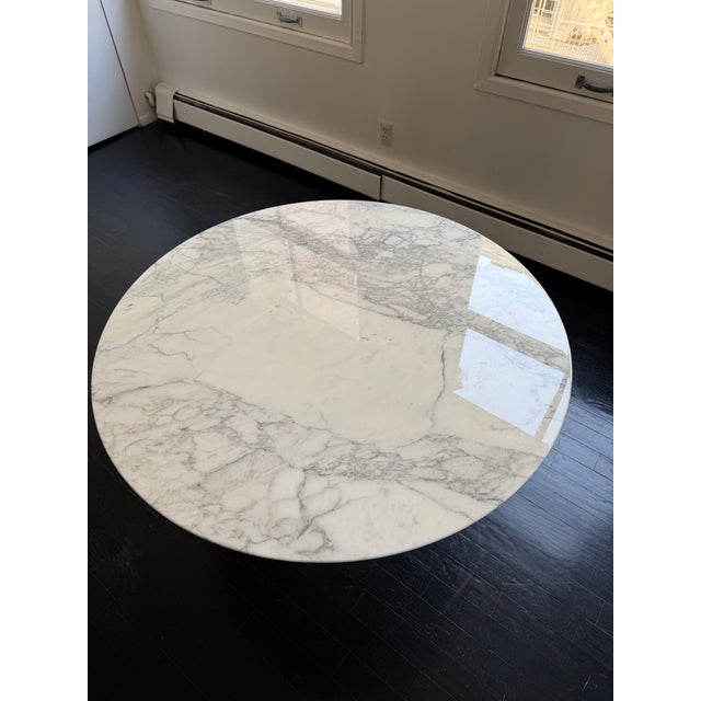 Knoll Saarinen Marble Dining Table Round 42 For Sale In New York - Image 6 of 7