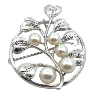 1990s Mikimoto Estate Akoya Pearl Circular Flower Brooch Pin Sterling Silver For Sale