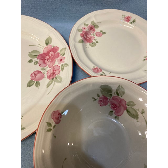 1990s Gibson Roseland Fine Stoneware 5-Piece Place Setting For Sale - Image 17 of 18