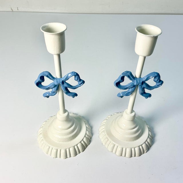 1970s Vintage French Chippendale Boho Chic Ribbon Bows Candlestick Holders - A Pair. For Sale - Image 4 of 11