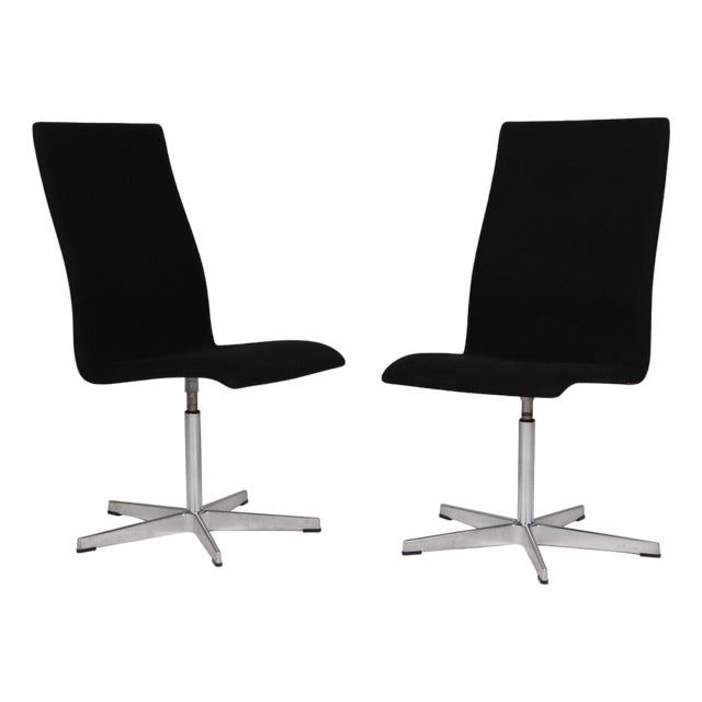 Oxford Chairs in Wool by Arne Jacobsen, Set of 2 For Sale