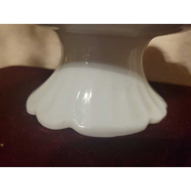 Lefton Collector's Lefton Pedestal Soap Dish With Gold Trim and Floral Detailing. For Sale - Image 4 of 6