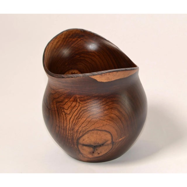 Brown 1960s Vintage Handcrafted Cockhill Crafts Style Sculptural Turned Yew Wood Vase For Sale - Image 8 of 12