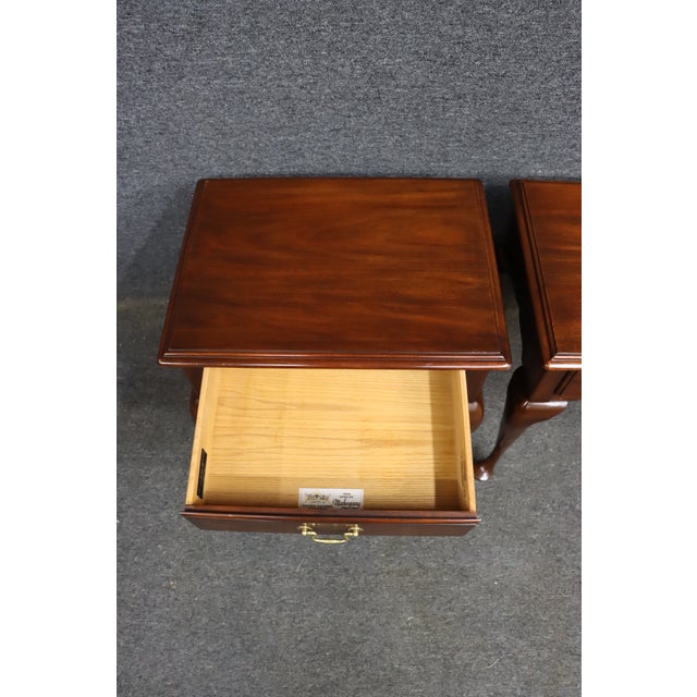 Henkel Harris Henkel-Harris Mahogany Queen Anne Nightstands – Pair For Sale - Image 4 of 14