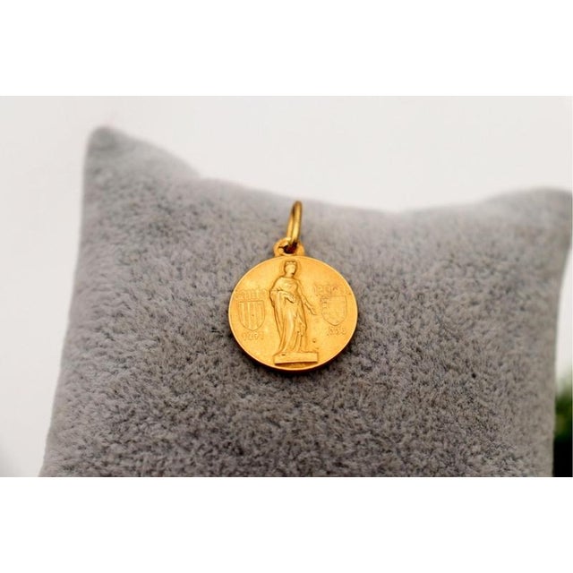 Pendant in 19.2k Gold For Sale - Image 5 of 6