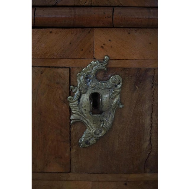 Antique Danish Baroque Serpentine Front Chest of Drawers in Walnut, 18th Century For Sale - Image 16 of 18