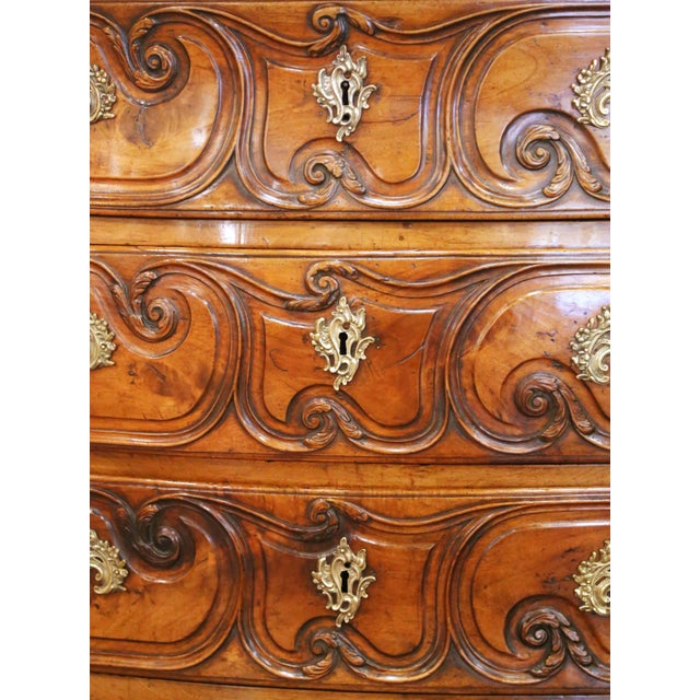 18th Century French Louis XV Walnut Serpentine “Commode Tombeau” From Bordeaux For Sale - Image 11 of 13