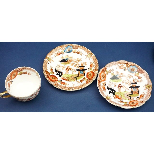 Hand-Painted Porcelain Cup and Saucers from Worcester Imari, England, 18th Century, Set of 3 For Sale - Image 6 of 18