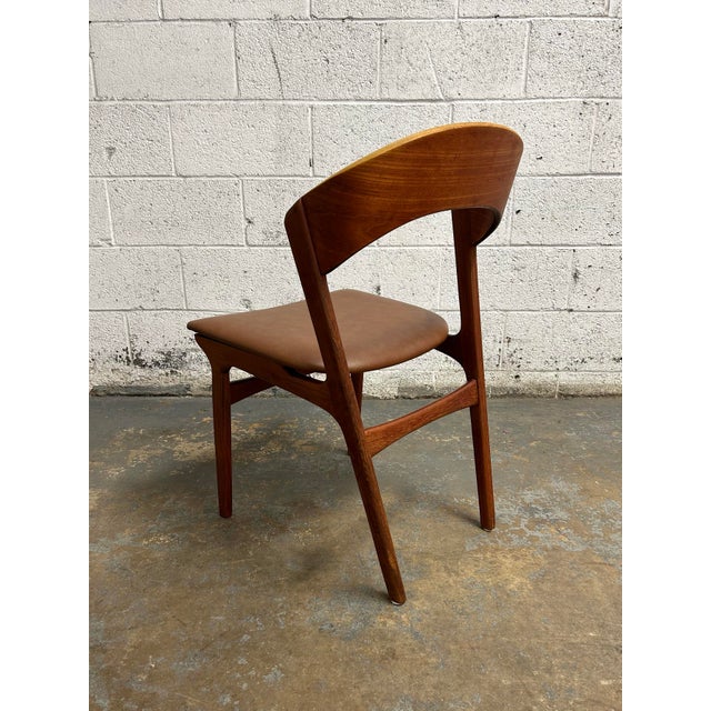 1960s Set of 6 Danish Teak Mid Century Modern Randers Mobelfabrik Chairs Attributed to Kai Kristiansen in Cognac Leather For Sale In New York - Image 6 of 12