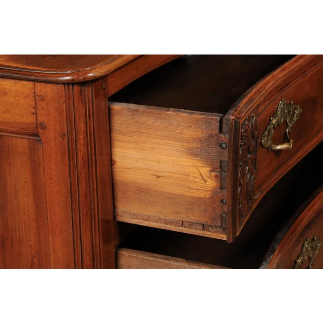 French Louis XV Period 1730s Walnut Three-Drawer Commode from Lyon with Foliage For Sale - Image 12 of 13