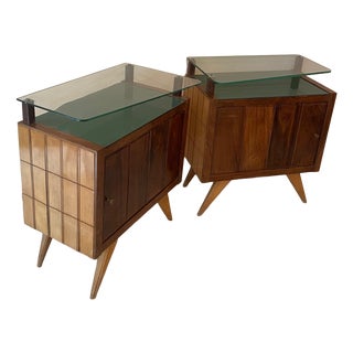 Vintage Beech and Walnut Bedside Tables with Green Glass Top and Clear Glass Shelf, Italy, 1950s, Set of 2 For Sale