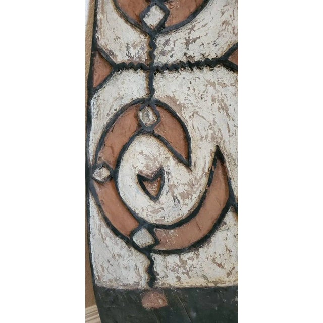 Important Monumental Antique Oceanic Papuan Asmat Carved Wood War Shield For Sale - Image 10 of 13