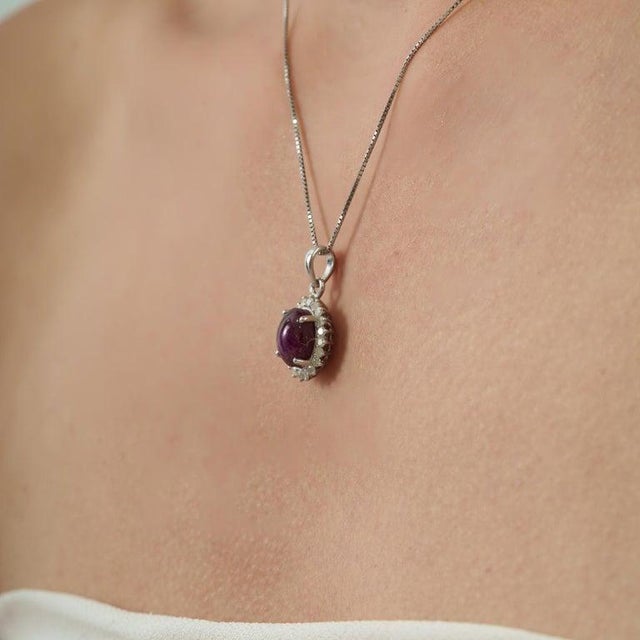 Oval Star 7.71 Ct Ruby Solitaire Pendant With Diamond Halo in Center For Sale - Image 4 of 15