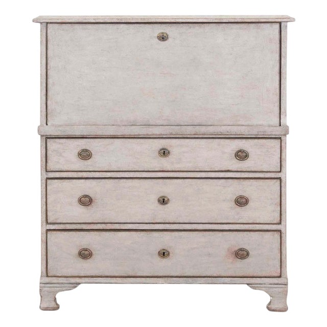 An antique Swedish bureau in antique white. For Sale