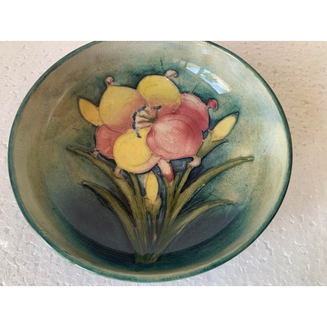 English Vintage Moorcroft Pottery Pin Dish “Arum Lily” Pattern For Sale - Image 3 of 7