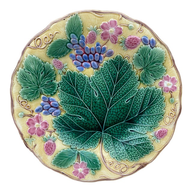 English Majolica Strawberry & Grapes Plate Wedgwood Circa 1920 For Sale