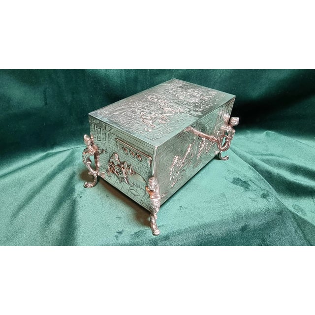 Silver Box with Lockable Lid & 19th Century Gilt Interior from Georg Roth & Co Hanau, 1700s For Sale - Image 9 of 17