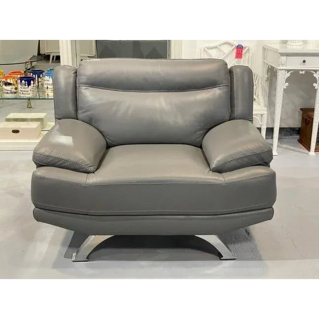 Minimalism Mid 20th Century Sofia Vergara Modern Gray Leather Loveseat 45" For Sale - Image 3 of 5