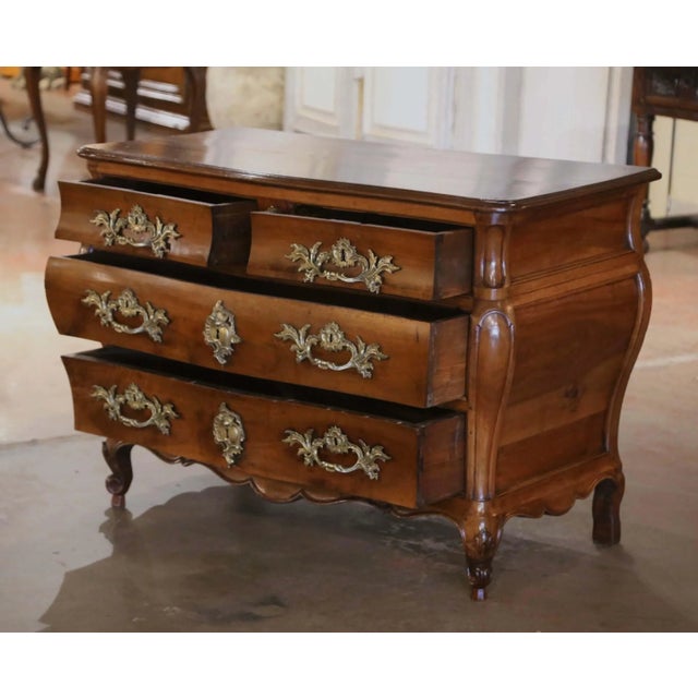 Wood 18th Century French Louis XV Walnut “Commode Tombeau” From Bordeaux For Sale - Image 7 of 10