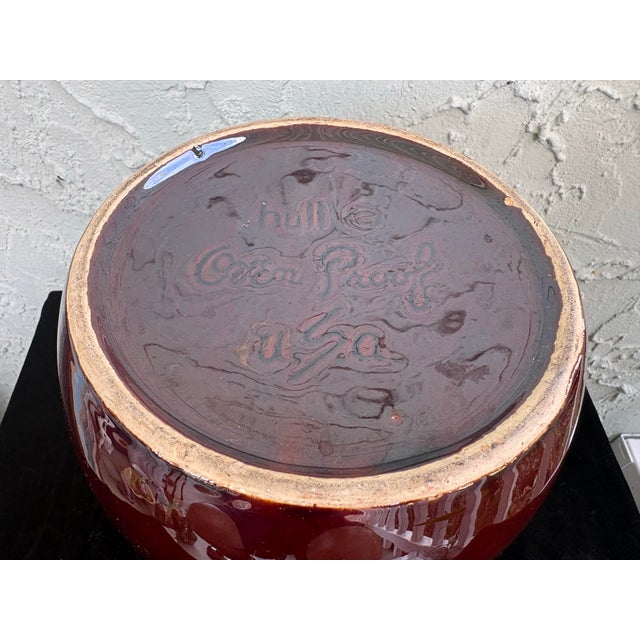 Vintage Hull Oven Proof Brown Drip Bean Pot With Lid & Original Serving Stand – Mid-Century American Pottery For Sale - Image 10 of 10