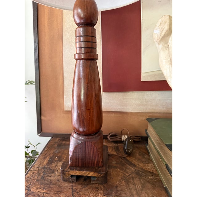 Mid-Century Modern Vintage Asian Inspired Walnut Wood Table Lamp by Lurie Original, Sculptural Mid Century Lamp For Sale - Image 3 of 11